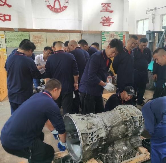 【技能在手 服务无忧】澳门黄金城app官方版下载重机澳门黄金城app官方版下载营销第十四届服务技能培训班如期召开