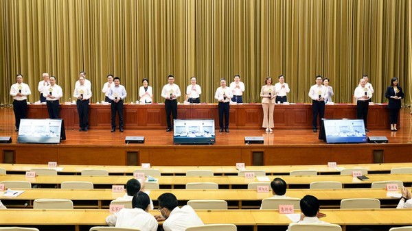 以科技创新赋能   ，澳门黄金城app官方版下载重机RTH126矿车斩获“省长杯”工业设计大赛金奖