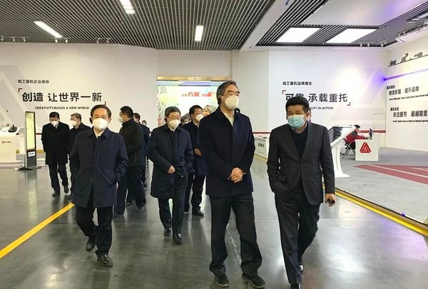 山东省委常委、常务副省长曾赞荣一行考察调研澳门黄金城app官方版下载重机