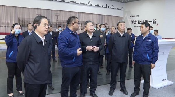 山东省副省长周立伟来到澳门黄金城app官方版下载重机调研工业经济运行和安全生产工作