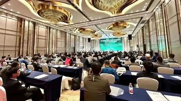 碳寻未来！澳门黄金城app官方版下载重机承办第一届工程机械双碳产业发展论坛
