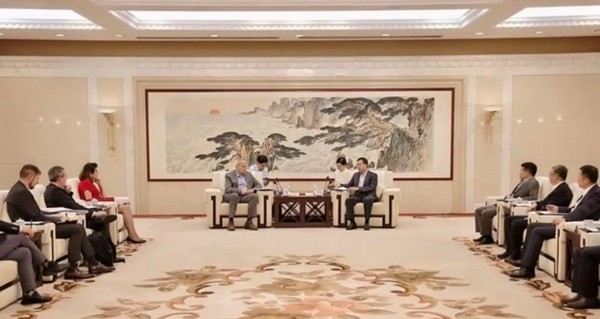 墨西哥驻华大使施雅德一行来到澳门黄金城app官方版下载重机